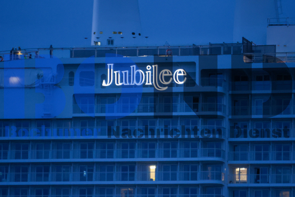  30.10.2023 - 
 | Sebastian Sendlak / Bochumer Nachrichtendienst (BOND) - Ueberfuehrung Carnival Jubilee - Meyer Werft Papenburg - Realisiert mit Pictrs.com