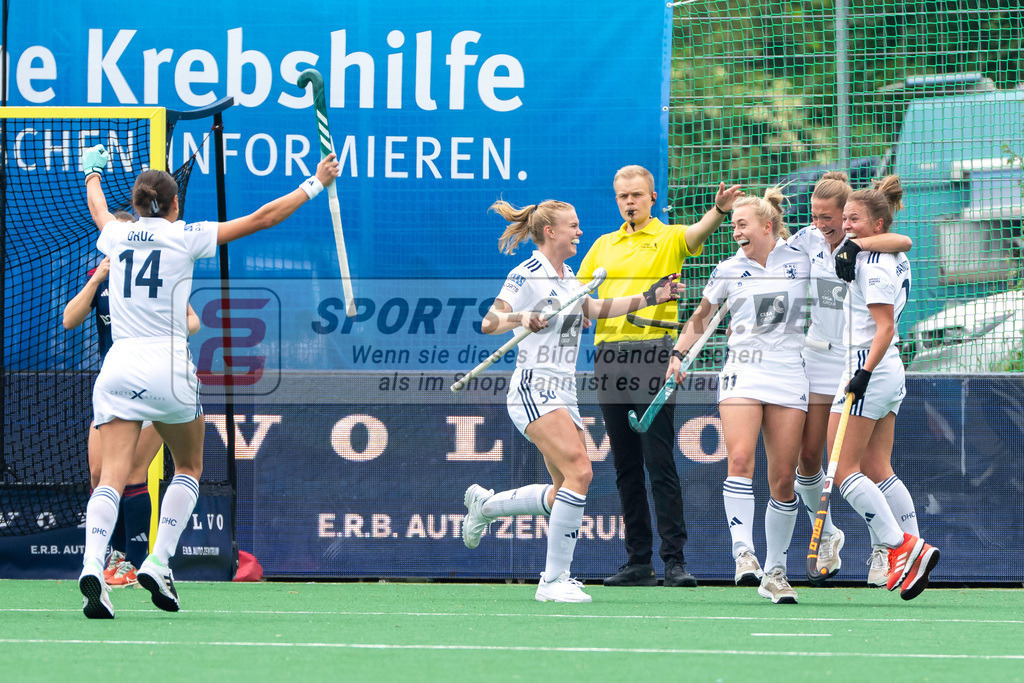 Final4_20240519-1137-0034 | Bonn, Deutschland, 19.05.2024: Selin Oruz (Duesseldorfer HC), Lilly Soffelsma (Duesseldorfer HC), Mabel Brands (Duesseldorfer HC), Sara Strauss (Duesseldorfer HC) in Aktion waehrend des Spiels der Deutsche Feldhockey-Meisterschaften 2024 zwischen Final 4 Damen Finale Düsseldorfer HC - Mannheimer HC im Bonner THV am 19.05.2024 in Bonn, Deutschland. (Foto von Stephan Fehrmann)

Bonn, Germany, 19.05.2024: Selin Oruz (Duesseldorfer HC), Lilly Soffelsma (Duesseldorfer HC), Mabel Brands (Duesseldorfer HC), Sara Strauss (Duesseldorfer HC) in action during the game of Deutsche Feldhockey-Meisterschaften 2024 between Final 4 Damen Finale Düsseldorfer HC - Mannheimer HC in Bonner THV at 19.05.2024 in Bonn, Deutschland. (Foto from Stephan Fehrmann)