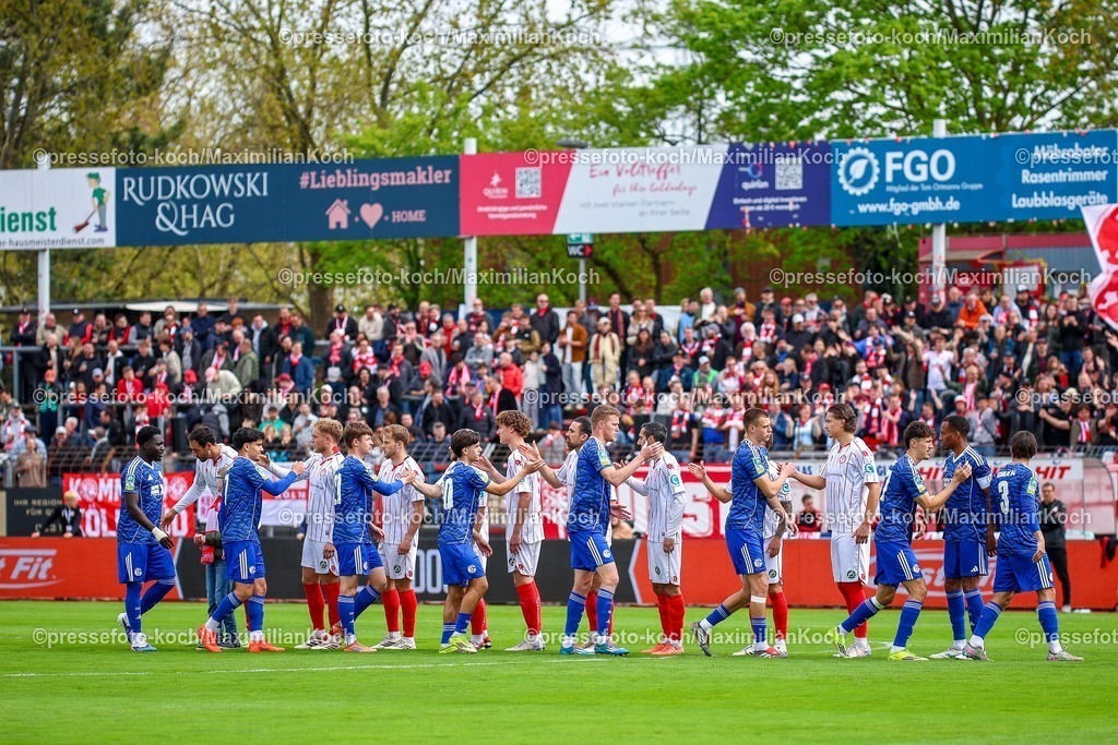 xsefx12042601004 | 12.04.2026, xsefx, Fußball, Regionalliga West, SC Fortuna Köln - FC Schalke 04 II (U23), 29. Spieltag, Südstadion Köln, Saison 2025 2026: Begrüßung der Mannschaften. DFB regulations prohibit any use of photographs as image sequences and or quasi-video. Photo: xSabinexEffgenxPressefotoKochx