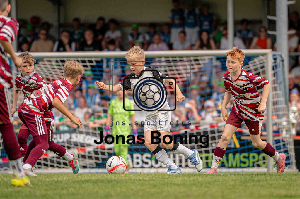 Fußball I E-Junioren I Saison 2025-2026 I OM-Cup Lüsche I Sonntag  I 24721 | jns.sportfotos - Realisiert mit Pictrs.com