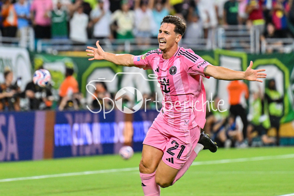 Inter Miami CF - Palmeiras Sao Paulo | Jubel nach dem Treffer zum 1-0 durch Tadeo ALLENDE (Inter Miami 21) / Tor / Torschuetze / Freude / Happy / FIFA Club World Cup: Inter Miami CF - Palmeiras Sao Paulo, Hard Rock Stadium am 23.06.2025 / NOT FOR SALE IN USA