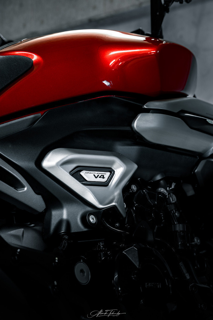 Ducati xDivael V4 | Entdecken Sie die faszinierende Welt von Alexander Tschuncky Arts: Kreative Fotografie, atemberaubende Automobilkunst und hochwertiger Bilderdruck. Lassen Sie sich inspirieren! - Realisiert mit Pictrs.com