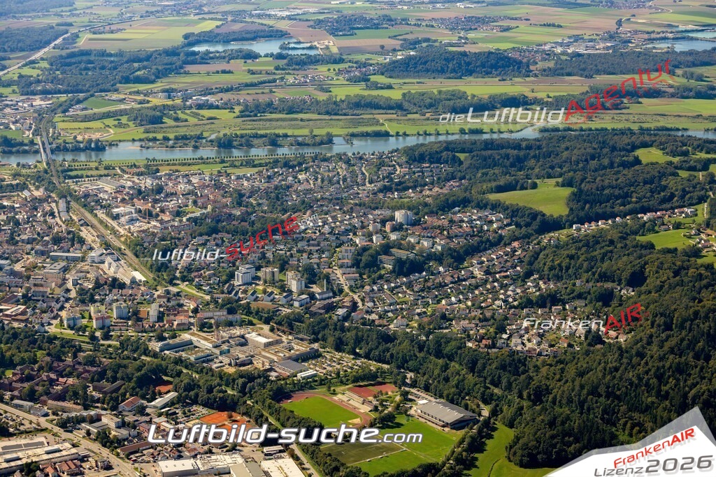Das Luftbild zeigt :  Deggendorf - Die Luftaufnahme wurde 2023 vom UL-Flugzeug aus erstellt ( keine Drohne ) - Hochauflösende Luftaufnahme - Für grossformatige Ausdrucke geeignet. Die Geschenkidee !Mit Lizenz und Bildrechte bestellbar