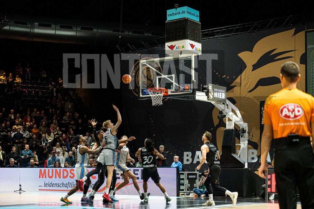 Basketball I Herren I Bundesliga I Saison 2025/2026 I 7. Spieltag I Basketball Löwen Braunschweig - Veolia Towers Hamburg | CONTRAST ZERØ MEDIA - Realisiert mit Pictrs.com