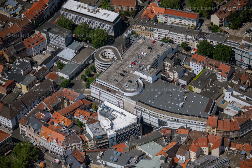 4035725 | BRAUNSCHWEIG 31.07.2020 Gebäude des Einkaufszentrum GALERIA Braunschweig im Altstadt- Zentrum an der Schuhstraße in Braunschweig im Bundesland Niedersachsen, Deutschland. Weiterführende Informationen bei: GALERIA Karstadt Kaufhof GmbH,  Karstadt Warenhaus GmbH,  Stadt Braunschweig. // Building of the shopping center GALERIA Braunschweig in old town on Schuhstrasse in Brunswick in the state Lower Saxony, Germany. Further information at: GALERIA Karstadt Kaufhof GmbH,  Karstadt Warenhaus GmbH,  Stadt Braunschweig. Foto: Gerhard Launer