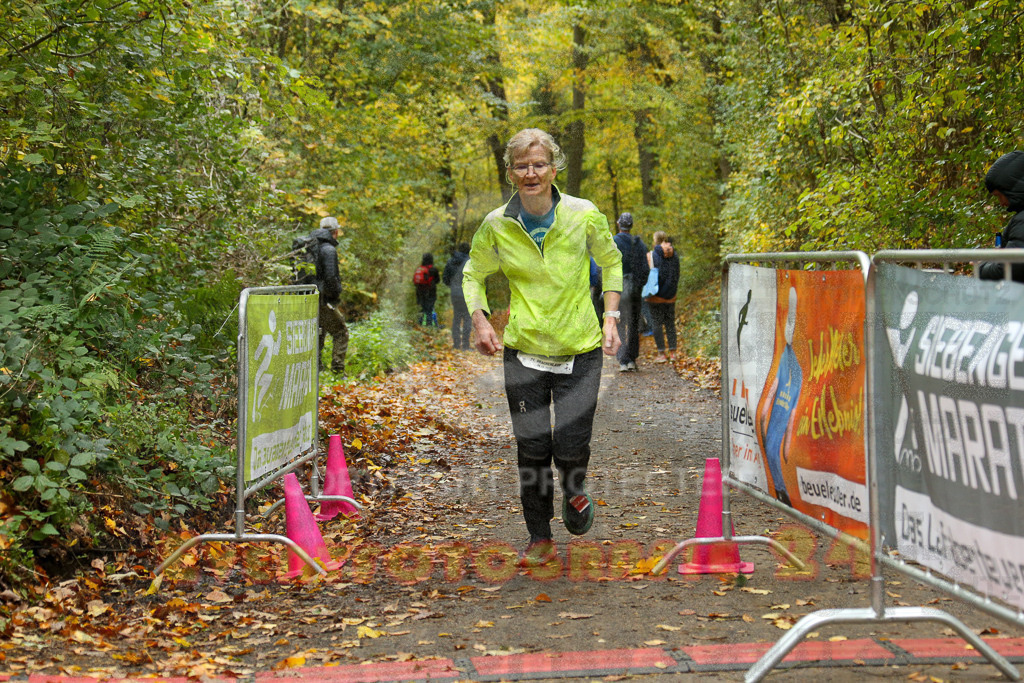 251026_1325_EX1_3415 | Sportfotografie im Rhein-Sieg Kreis, Köln, Bonn, NRW, Rheinland Pfalz, Hessen, etc. Unser Tätigkeitsfeld umfasst den Laufsport vom Volkslauf über den Marathon, Duathlon, Triathon bis zum Ultralauf wie Kölnpfad Ultra oder Schindertrail.