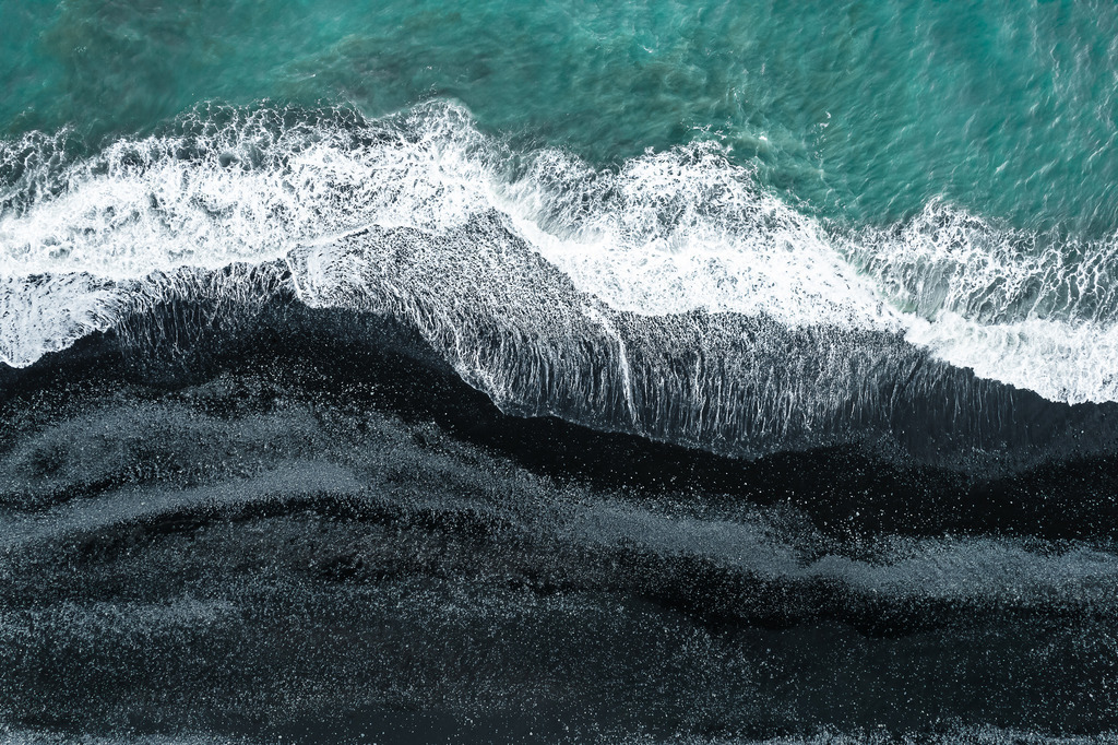 Black Sand Beach in Island | freigereist - Realisiert mit Pictrs.com