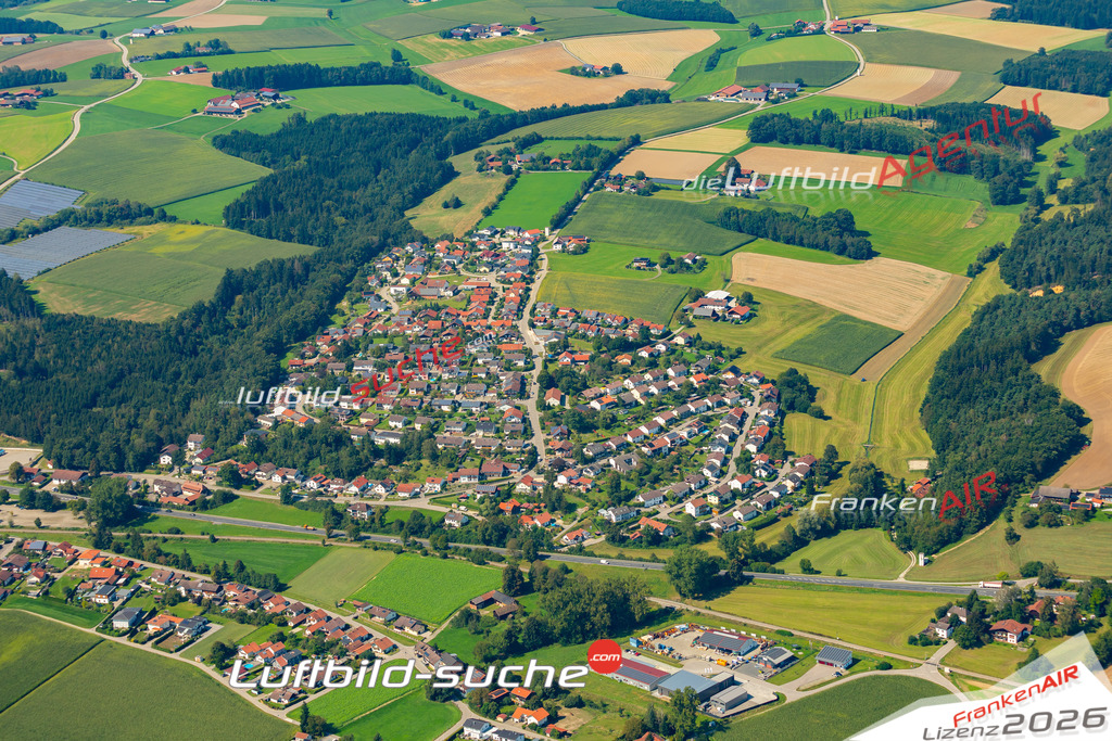 Das Luftbild zeigt : Hausbeck Hebertsfelden - Die Luftaufnahme wurde 2024 vom UL-Flugzeug aus erstellt ( keine Drohne ) - Hochauflösende Luftaufnahme - Für grossformatige Ausdrucke geeignet. Die Geschenkidee !Mit Lizenz und Bildrechte bestellbar