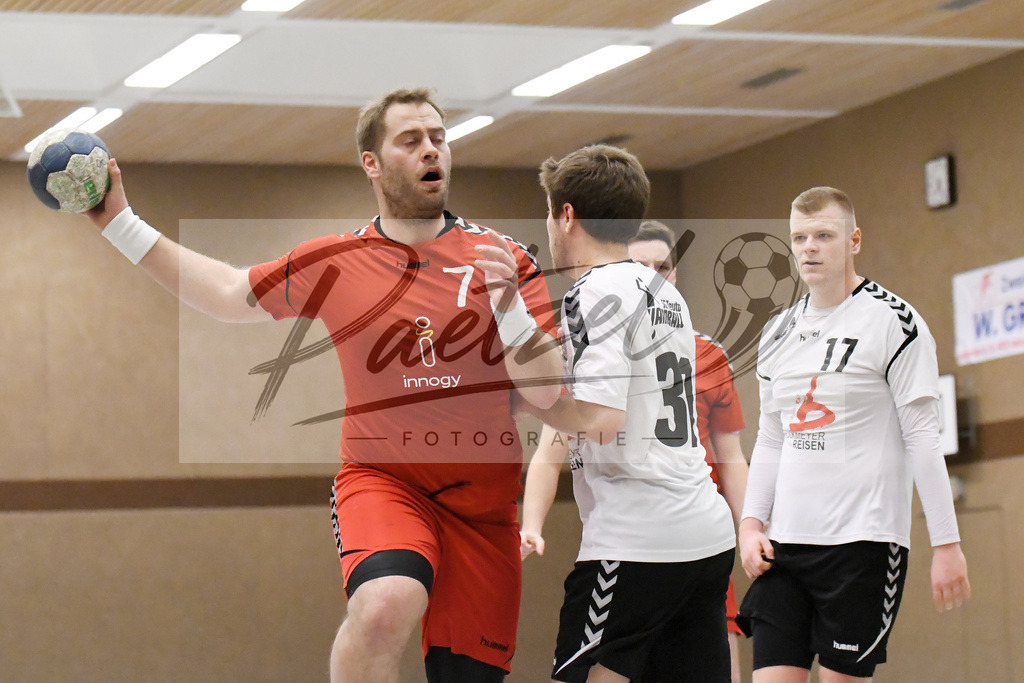 20200125_TEURWD_0023 | Handball, Herren:   beim Spiel der Landesklasse Süd zwischen SG Teuto Handball vs. RW Damme am 25.01.2020 in der Sporthalle-Gellenbeck in Hagen a.T.W., Deutschland.(Foto von Nico Paetzel) - Realisiert mit Pictrs.com