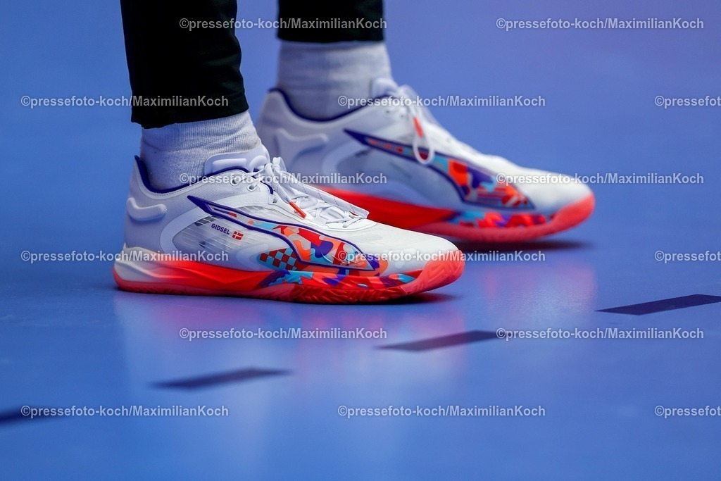 EHF30012603009 | 30.01.2026, Handball, Men's EHF EURO 2026, Dänemark - Island, Jyske Bank Boxen in Herning, Dänemark, Semi Finals: Die neuen Handballschuhe in der Special Edition Signature-Schuh in Kooperation mit Puma von Mathias Gidsel (Denmark #19) 
