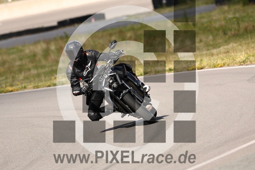 0114-20260611_00282 | Schöne Erinnerungen an spannende Momente - das festzuhalten ist unser Job. PIXELrace.de ist seit 2003 auf den Rennstrecken Europas unterwegs um die Action draußen beim Fahren und die wunderbare Stimmung imm Fahrerlager für euch einzufangen.