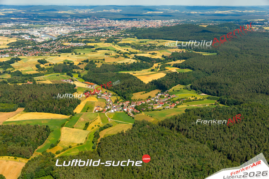 Das Luftbild zeigt : Weipelsdorf Bischberg - Die Luftaufnahme wurde 2023 vom UL-Flugzeug aus erstellt ( keine Drohne ) - Hochauflösende Luftaufnahme - Für grossformatige Ausdrucke geeignet. Die Geschenkidee !Mit Lizenz und Bildrechte bestellbar