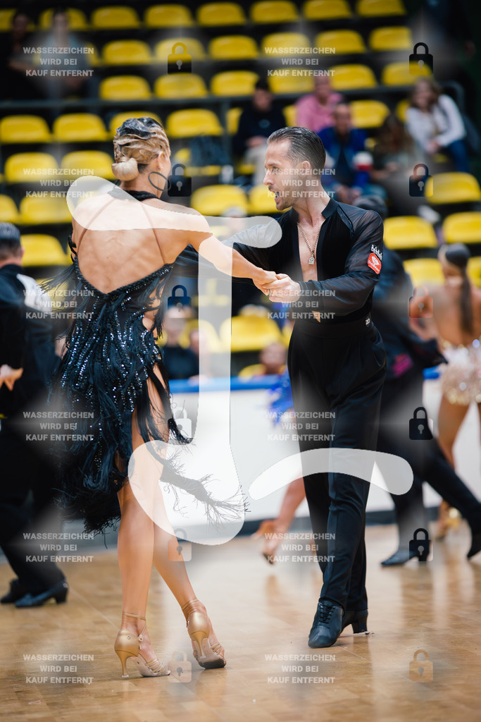 Hessen Tanzt WDSF International Open Latin 4th (83) Vitalii Zakharov _ Tabea Louisa Thaler (TC Blau-Orange Wiesbaden)-2025-05-18-4394 | Webshop for digital downloads and prints of dance sport, event & show photographer Julian Link - Realisiert mit Pictrs.com