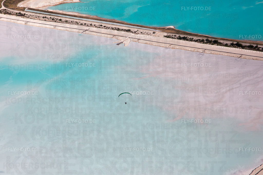 Braun - weiße Salinen Felder zur Salzgewinnung | Luftbild: Braun - weiße Salinen Felder zur Salzgewinnung in Rosières-aux-Salines im Bundesland Meurthe-et-Moselle in Frankreich. Foto: IMG_083151.jpg vom 11.07.2015 durch Werner Riehm/FLY-FOTO.de - Realisiert mit Pictrs.com