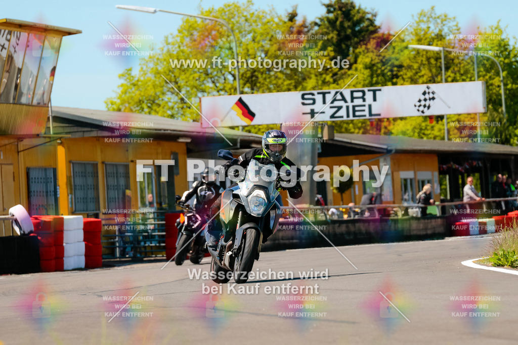 Moto-TeamOBK-21823 | Hier findet Ihr Bilder von Touristenfahrten auf der Nürburgring Nordschleife oder von anderen Veranstaltungen die ich besucht habe. Viel Spass beim Durch Schauen 