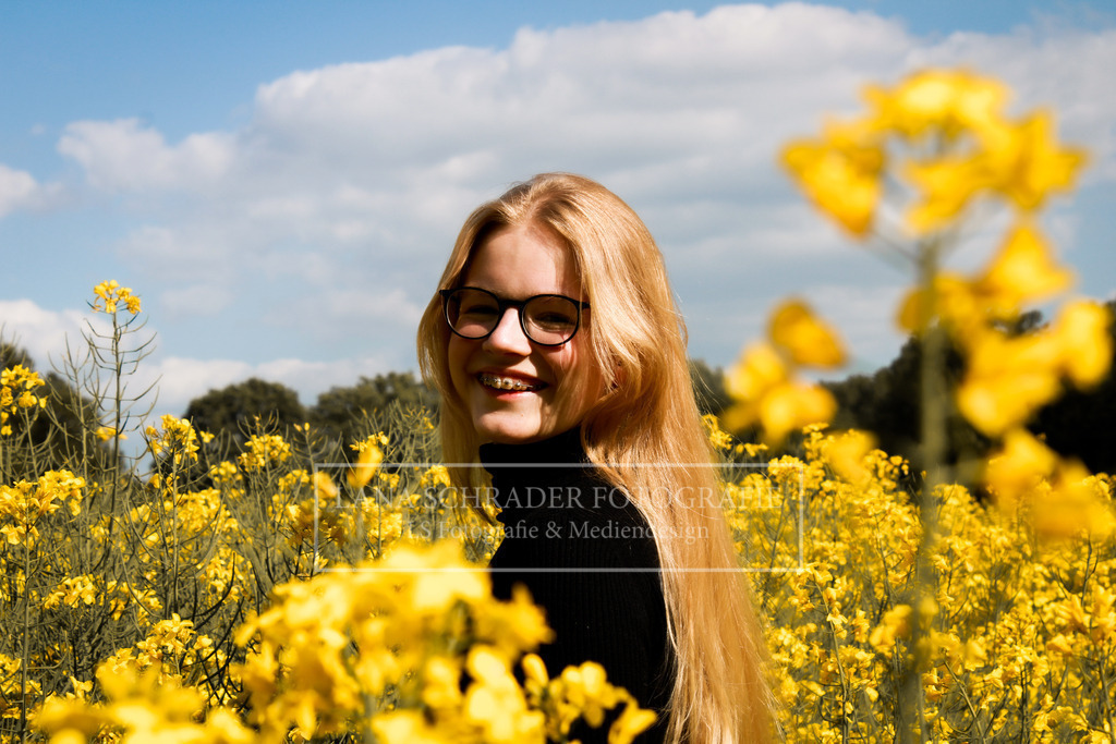 Rapsfeld Mia 2022-101 | lanaschraderfotografie - Realisiert mit Pictrs.com