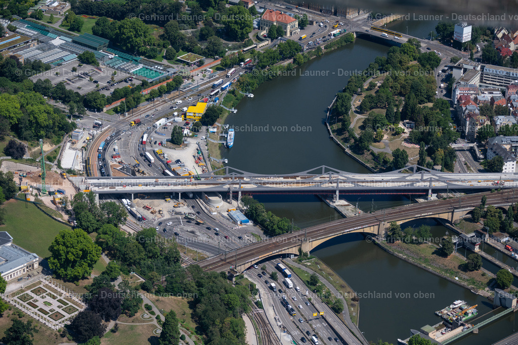 4034540 | STUTTGART 22.07.2020 Baustelle zum Neubau und der Montage des Eisenbahn- Brückenbauwerk " Neckarbrücke " zur Streckenführung der Bahn- Gleise über den Neckar im Rahmen des Teil des Projekts Stuttgart 21 am Rosensteintunnel im Ortsteil Bad Cannstatt in Stuttgart im Bundesland Baden-Württemberg, Deutschland. Weiterführende Informationen bei: Dreifeld Materialprüftechnik GmbH,  Feig Gerüstbau,  Hülskens Wasserbau GmbH &amp; Co. KG,  Max Bögl Bauservice GmbH und Co. KG,  sbp gmbh - schlaich bergermann und partner. // New construction of the railway bridge ueber den Neckar in the district Bad Cannstatt in Stuttgart in the state Baden-Wurttemberg, Germany. Further information at: Dreifeld Materialprueftechnik GmbH,  Feig Geruestbau,  Huelskens Wasserbau GmbH &amp; Co. KG,  Max Boegl Bauservice GmbH und Co. KG,  sbp gmbh - schlaich bergermann und partner. Foto: Gerhard Launer