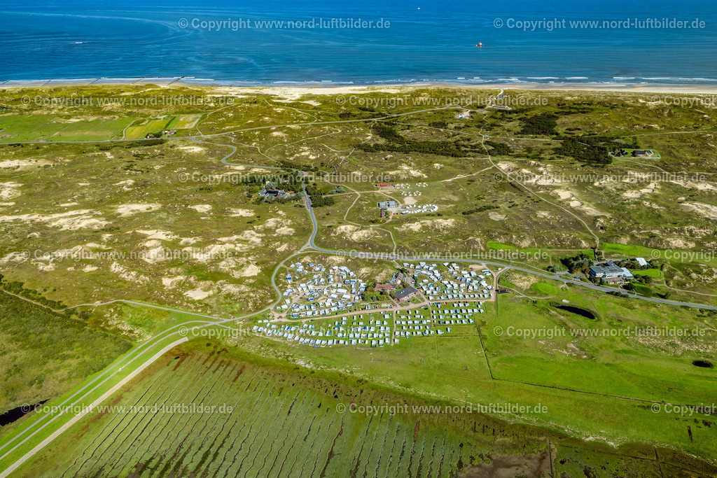 Norderney_Campingplatz_Um_Ost_ELS_6894050923 | NORDERNEY 05.09.2023 Campingplatz mit Wohnwagen und Zelten im Küstenbereich " Um Ost " in Norderney im Bundesland Niedersachsen, Deutschland. // Campsite with caravans and tents in the coastal area " Um Ost " in Norderney in the state Lower Saxony, Germany. Foto: Martin Elsen