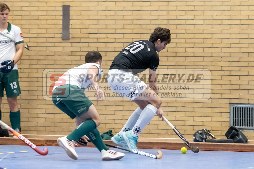SFE_20231217_0036 | Neuss, Deutschland, 17.12.2023:  in Aktion waehrend des Spiels der Halle 1. Bundesliga Herren zwischen SW Neuss vs Uhlenhorst Mülheim im Stadionhalle (SW Neuss) am 17.12.2023 in Neuss, Deutschland. (Foto von Stephan Fehrmann)

Neuss, Germany, 17.12.2023:  in action during the game of Halle 1. Bundesliga Herren between SW Neuss vs Uhlenhorst Mülheim in Stadionhalle (SW Neuss) at 17.12.2023 in Neuss, Deutschland. (Foto von Stephan Fehrmann)