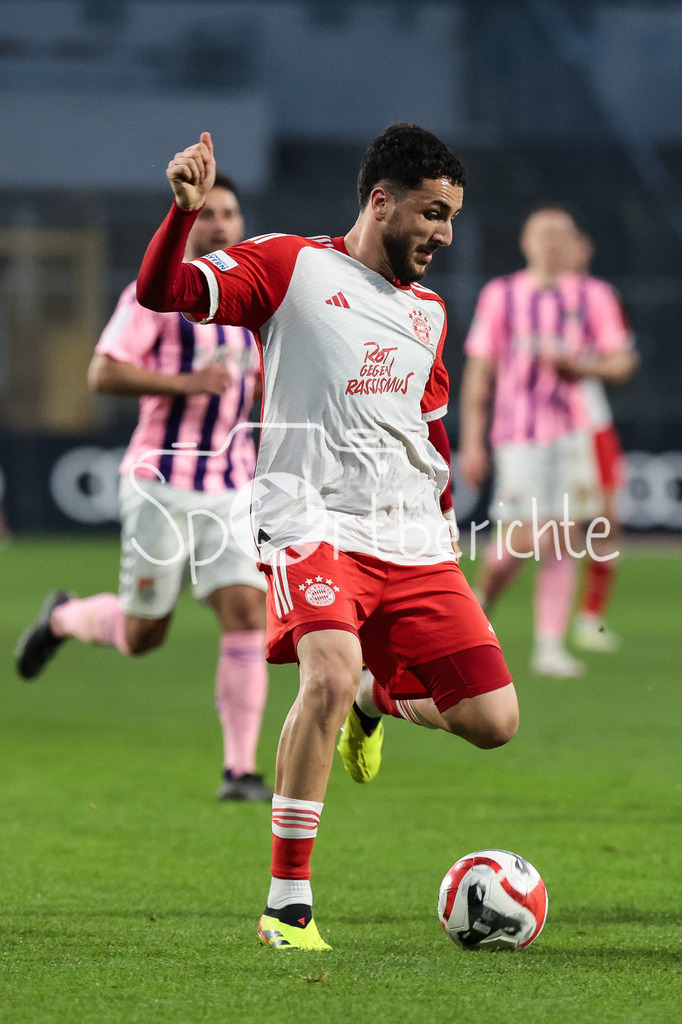 FC Bayern Amateure - TSV Aubstadt | am Ball Dion BERISHA (FCB #11) / Freisteller / Einzelfoto