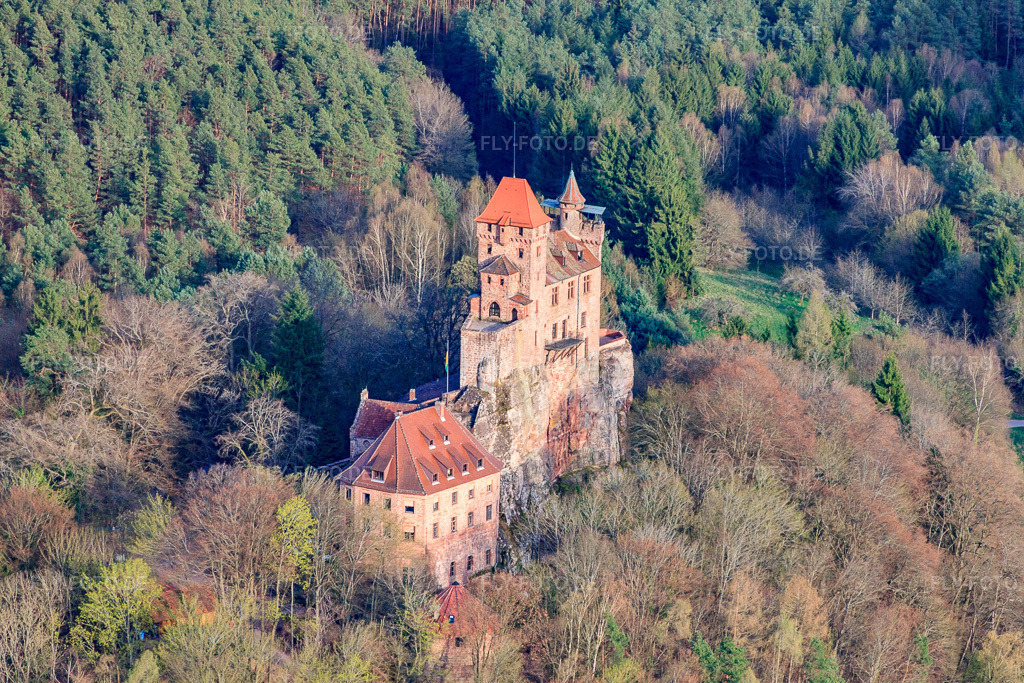 Luftbild: Burg Berwartstein in Erlenbach bei Dahn im Bundesland Rheinland-Pfalz in Deutschland. Foto: IMG_56540.jpg vom 17.04.2013 durch Werner Riehm/FLY-FOTO.deAuflösung des Originals: 4752 x 3168 pxBURGBERWARTSTEIN.DE