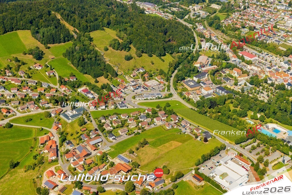 Luftaufnahme von Grafenau - Die Luftaufnahme wurde 2025 vom UL-Flugzeug heraus erstellt ( keine Drohne ) - Hochauflösende Luftaufnahme - für professionelle Ausdrucke geeignet. Die Geschenkidee !Mit Lizenz und Bildrechte bestellbar