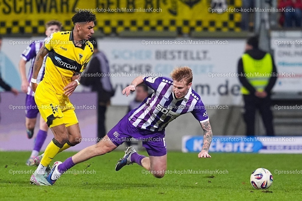 xYDRx17012601042 | 17.01.2026, xydrx, Fußball, 3.Liga, TSV Alemannia Aachen - VfL Osnabrück, Saison 2025 2026, Tivoli:  Joel da Silva Kiala (TSV Alemannia Aachen #37) im Zweikampf gegen Bjarke Jacobsen (VfL Osnabrück #15)      DFB regulations prohibit any use of photographs as image sequences and or quasi-video. Photo: xYannisxDreimannxPressefotoKochx