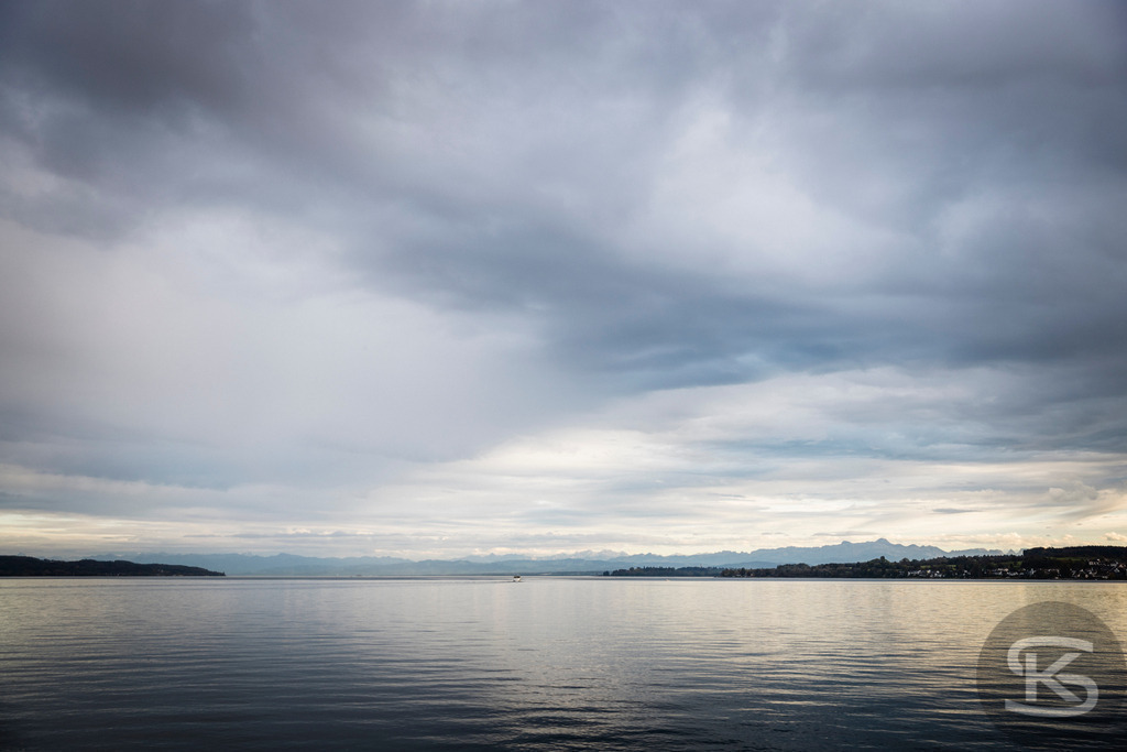 Bodenseebilder Galerie: Atemberaubende Fotos & Stimmungen | Entdecken Sie eine Sammlung stimmungsvoller Fotos vom Bodensee. Hochwertige Bilder von Sonnenauf- und -untergängen, Uferlandschaften, Booten und der Natur rund um den größten See Deutschlands. - Realisiert mit Pictrs.com
