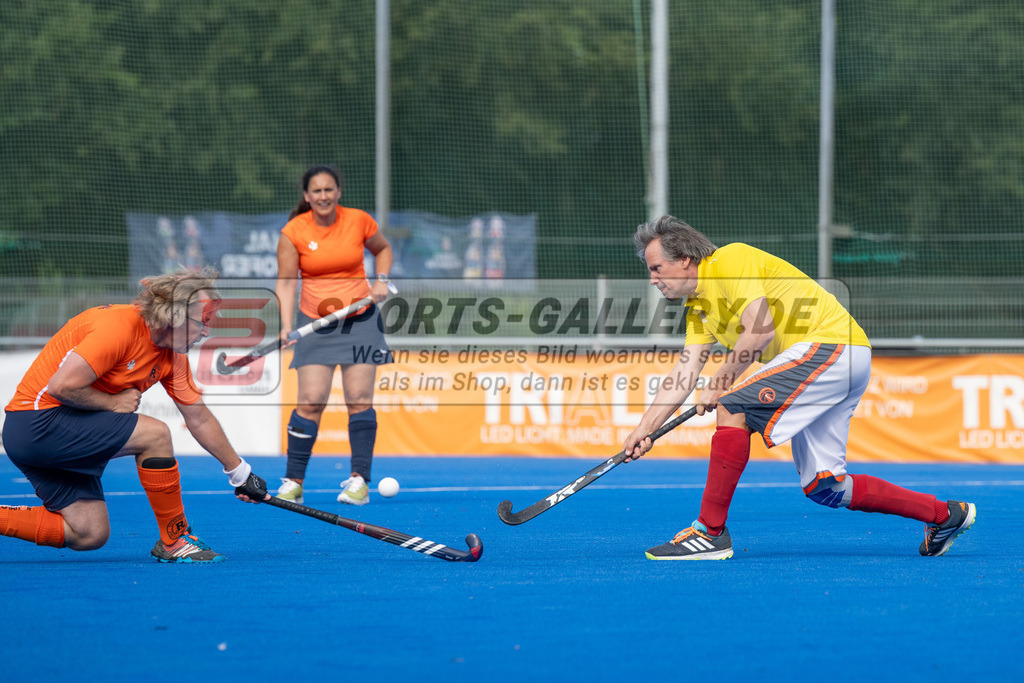 SFE_20240817_0138 | Krefeld, Deutschland, 17.08.2024:  European Cup for Recreational Hockey Players im KTHC Stadion Rot-Weiss Köln Tennis and Hockey Club am 17.08.2024 in Krefeld, Deutschland. (Foto von Stephan Fehrmann)Krefeld, Germany, 17.08.2024: European Cup for Recreational Hockey Players in KTHC Stadion Rot-Weiss Köln Tennis and Hockey Club at 17.08.2024 in Krefeld, Deutschland. (Foto from Stephan Fehrmann)
