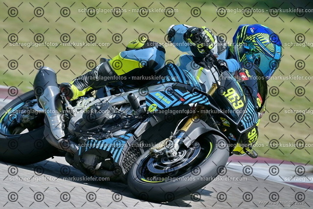 26BT02-1100 | markuskiefer.com - Realisiert mit Pictrs.com