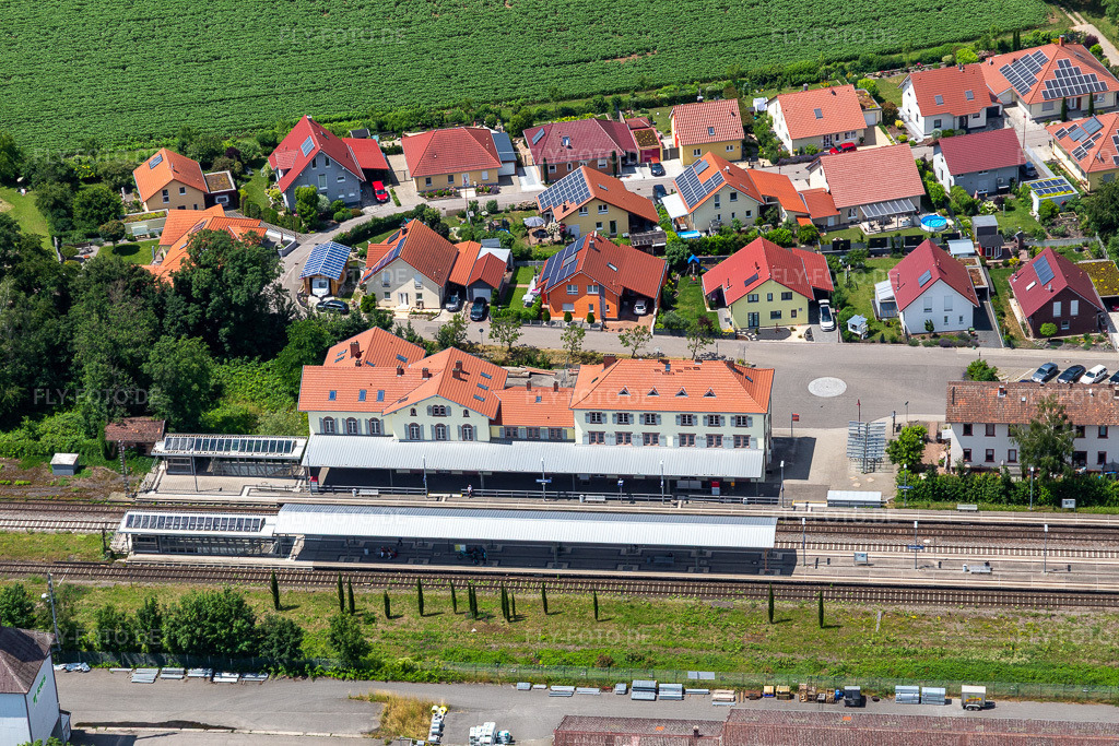 Luftbild: Bahnhof in Winden im Bundesland Rheinland-Pfalz in Deutschland. Foto: IMG_127225.jpg vom 26.06.2021 durch Werner Riehm/FLY-FOTO.de