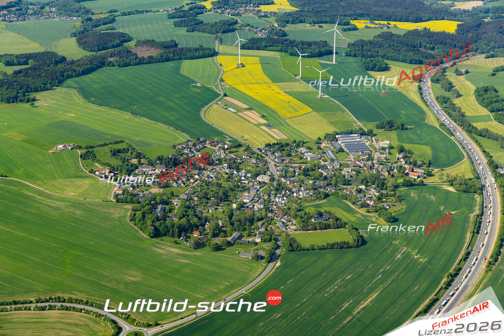 Die Luftaufnahme Pfaffengrün - Treuen wurde 2022 vom Flugzeug aus (keine Drohne) erstellt. Hohe Auflösung -für große Poster und Wandbilder geeignet - Garantiert!