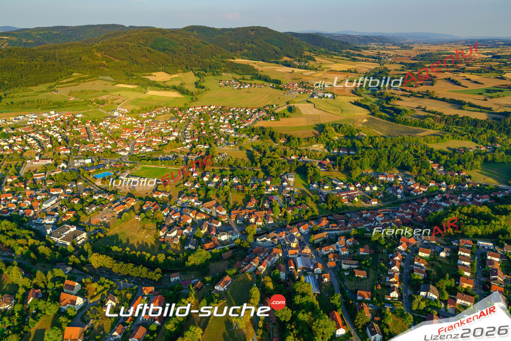 Die Luftbildaufnahme Bild - Marktrodach wurde 2018 mittels Flugzeug (keine Drohne) erstellt. Perfekte Schärfe und Druck- Auflösung- Garantiert!