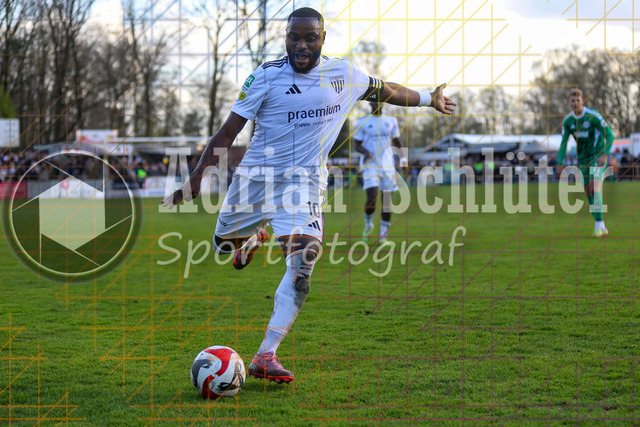 28.03.2026 GER, Fussball, Herren, Niederrhein Pokal Halbfinale, Saison 2025/2026, 1. FC Bocholt - MSV Duisburg | Arnold Budimbu (Bocholt) in Aktion am Ball, Einzelaktion 