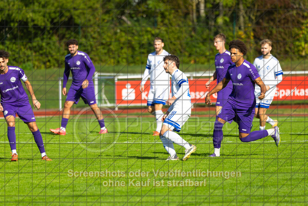 20261010_153811_0604_(c)_by_PhotoPeet | #,1.FC Eislingen (weiß) vs. TSV Bernhausen (lila), Fussball, Landesliga 2 - wfv, 11. Spieltag, Saison 2026/2027, Rasenplatz, Eichbachstation, Haldenstraße, 73054 Eislingen, 10.10.2026 - 15:30 Uhr,Foto: PhotoPeet / Sport- &amp; Eventfotografie / Peter Harich