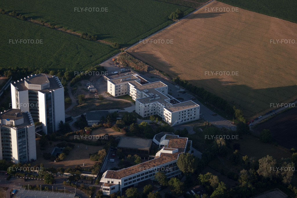 Luftbild: BG Klinik Ludwigshafen von Süden bei Sonnenaufgang http://www.bgu-ludwigshafen.de/ im Ortsteil Oggersheim in Ludwigshafen im Bundesland Rheinland-Pfalz in Deutschland. Foto: IMG_69500.jpg vom 04.07.2014 durch Werner Riehm/FLY-FOTO.de