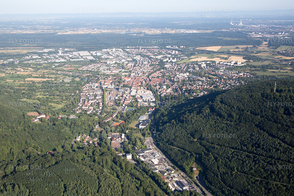 Luftbild: Ettlingen vom Albtal aus in Ettlingen im Bundesland Baden-Württemberg in Deutschland. Foto: IMG_083989.jpg vom 26.07.2015 durch Werner Riehm/FLY-FOTO.de