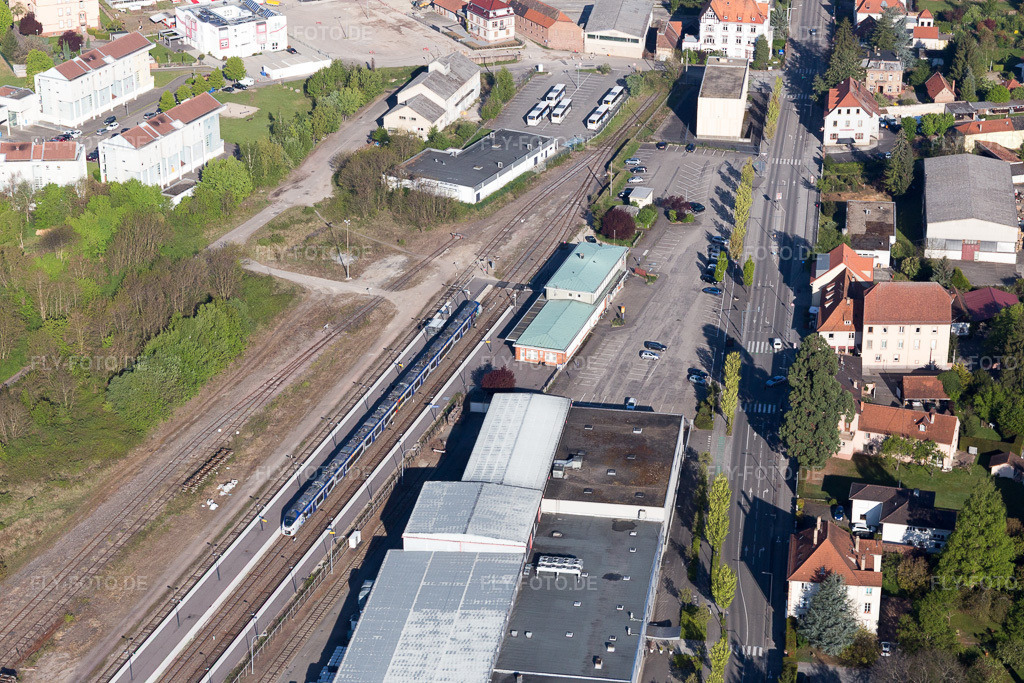Luftbild: Bahnhof in Wissembourg im Bundesland Bas-Rhin in Frankreich. Foto: IMG_099288.jpg vom 30.04.2017 durch Werner Riehm/FLY-FOTO.de
