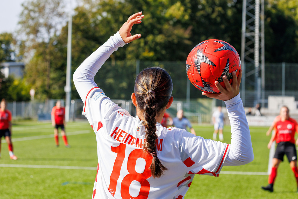FCHHÜT_251003_3203 | 1.FC Heidenheim 1846 II vs. TSV Hüttlingen, Fußball, Frauen, Bezirkspokal, 2025/2026, 1.Runde, 03.10.2025 in Mergelstetten, Sportplatz 2(Foto: Michael Bulling) - Realisiert mit Pictrs.com