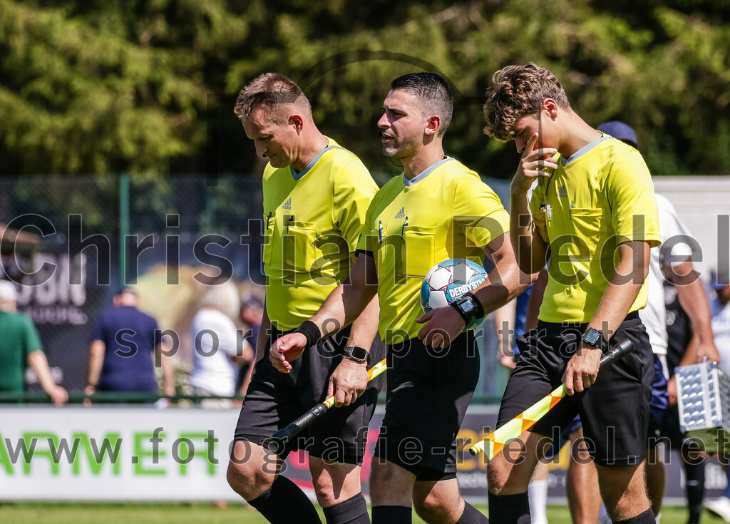 2023-08-12_133_FC_Langengeisling_gegen_ESV_Freilassing | Erding, Deutschland, 12.08.2023:
Fußball, Bezirksliga Oberbayern Ost 2023 / 2024, 4. Spieltag, FC Langengeisling gegen ESV Freilassing, Endergebnis: 2:1

Schiedsrichter Vincenzo Amoro

Foto: Christian Riedel / fotografie-riedel.net