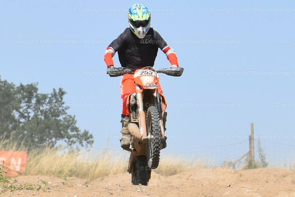 DSC_0130 (2) | Sportfotografie , Motorsport, Motoross, Reitsport, Mointainbike, Enduro,
Landschaft , Outdoor, Eventfotografie, Landschaft, Bilder online bestellen - Realisiert mit Pictrs.com