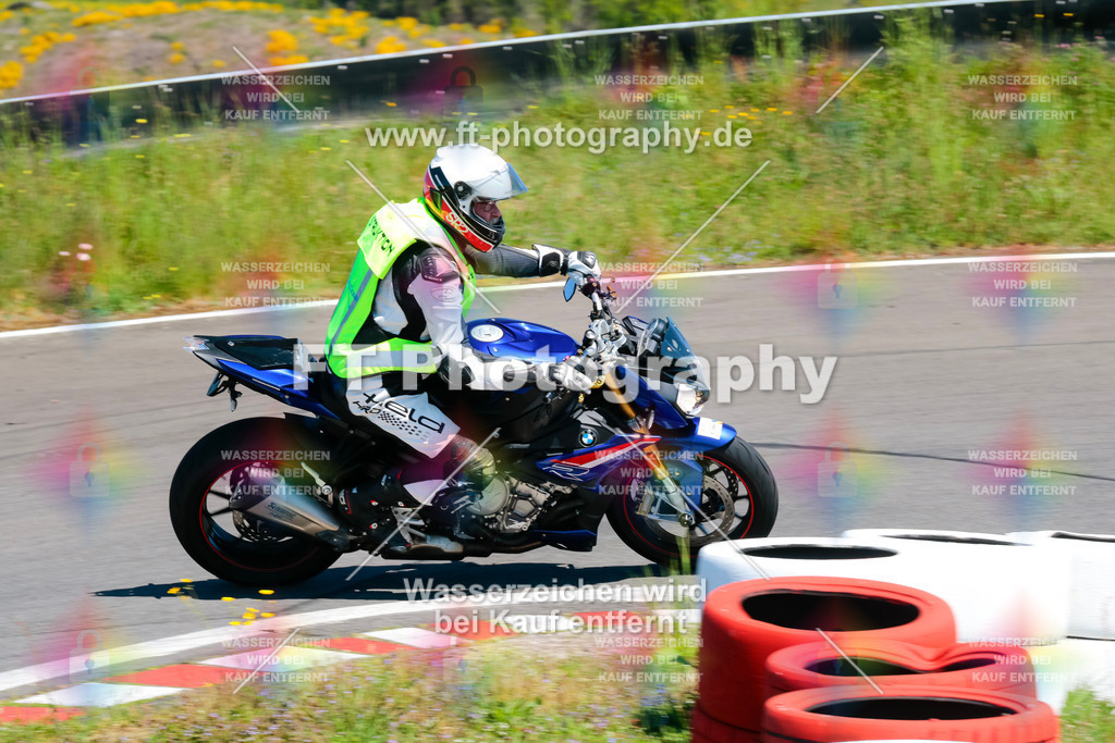 Moto-TeamOBK-22360 | Hier findet Ihr Bilder von Touristenfahrten auf der Nürburgring Nordschleife oder von anderen Veranstaltungen die ich besucht habe. Viel Spass beim Durch Schauen 