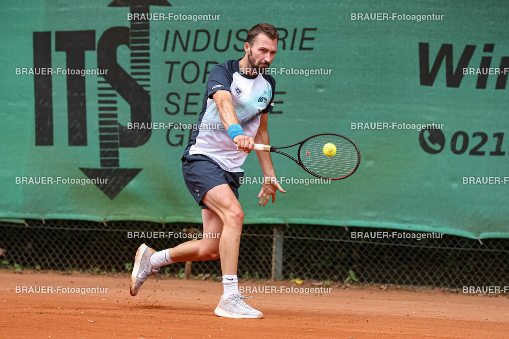 HTC Blau-Weiß Krefeld - LTTC Rot-Weiß Berlin  | Krefeld, Deutschland 21.07.2023, Tom Schönenberg (HTC Blau-Weiß Krefeld) gegen Eduard Esteve Lobato (LTTC Rot-Weiss Berlin) ,

bei der 2. Tennis Bundesliga Nord Begegnung zwischen HTC Blau-Weiß Krefeld und LTTC Rot-Weiß Berlin am 21.07.2023 in Krefeld.

(Foto: BRAUER-Fotoagentur)
 
