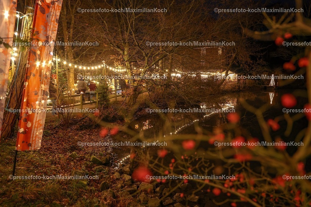 Wup12122501001 | 12.12.2026, Wuppertal, Weihnachtsmarkt Haus Schloss Lüntenbeck. 