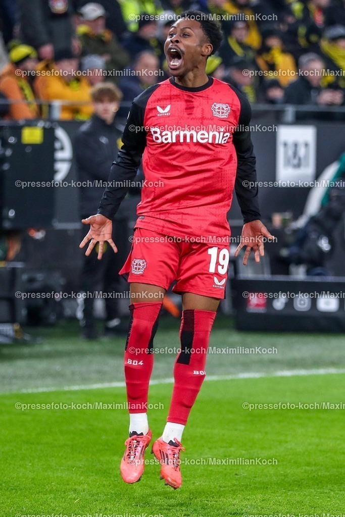 BVB10012501037 | 10.01.2025, Fußball, Borussia Dortmund - Bayer 04 Leverkusen, 1. Fußball Bundesliga, 16. Spieltag, Signal Iduna Park, Saison 2024 2025: Torjubel nach dem Treffer zum 1:0 durch Nathan Tella (Bayer04 Leverkusen #19)DFB regulations prohibit any use of photographs as image sequences and or quasi-video.