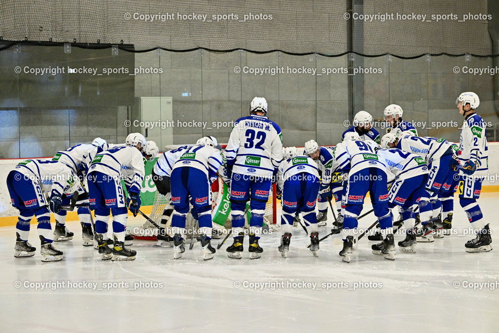 ESV Ferlach vs. UECR Eisbären Huben | UECR Huben Mannschaft, ESV Ferlach vs. UECR Eisbären Huben, ESV Ferlach vs. UECR Eisbären Huben am 31.10.2025 in Ferlach (HTC Eishalle Ferlach), Austria, (Photo by Bernd Stefan)