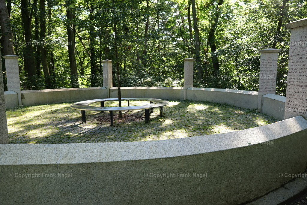 Kriegerdenkmal | Denkmal für die 206 gefallenen Bergener Bürger im Ersten Weltkrieg 1914 – 1918 im Rugard auf dem Krähenberg - Realisiert mit Pictrs.com