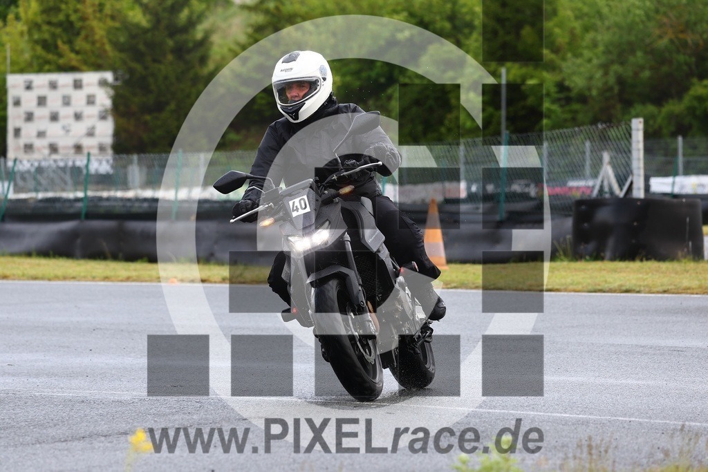0040-20260512_00733 | Schöne Erinnerungen an spannende Momente - das festzuhalten ist unser Job. PIXELrace.de ist seit 2003 auf den Rennstrecken Europas unterwegs um die Action draußen beim Fahren und die wunderbare Stimmung imm Fahrerlager für euch einzufangen.