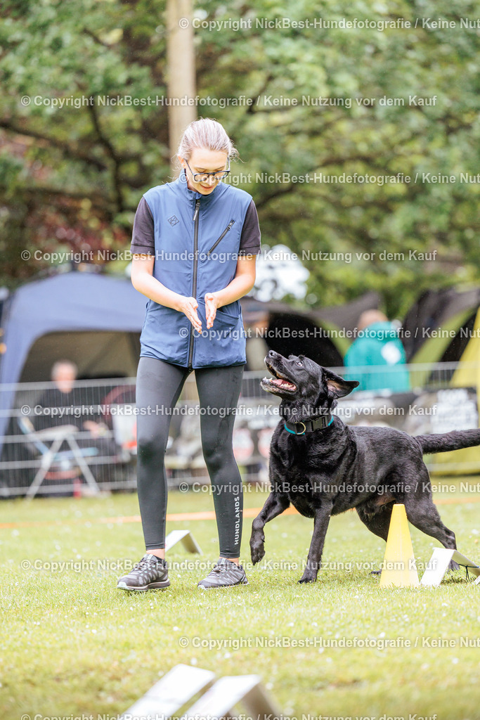 RO-Blumenthal-2026-Nickbest-Hundefotografie-0264 | Dein Hund! Dein Moment! Deine Erinnerungen! Hundefotografie in Bremen Blumenthal. Ich fange die besonderen Momente deines Vierbeiners ein – ob Indoor mit Blitzanlage oder in der freien Natur. Sicher dir dein Moment und dein Termin für eure Erinnerungen.