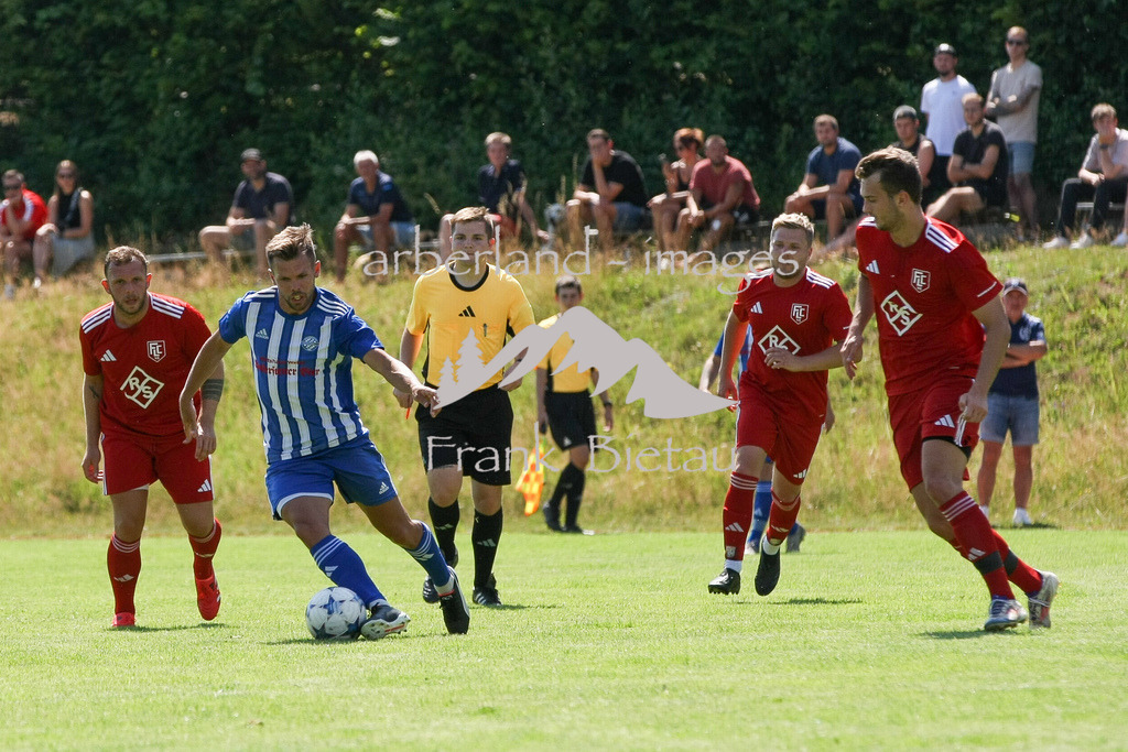 993T8994 |  Jakub Necas, am Ball